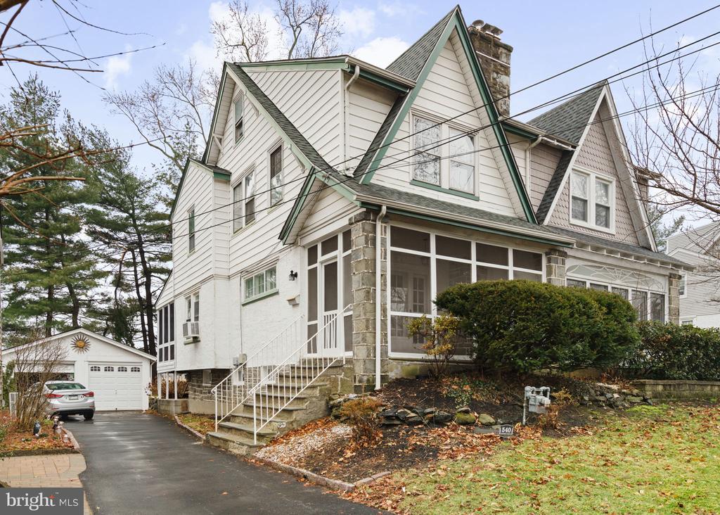 540 COUNTRY CLUB LANE