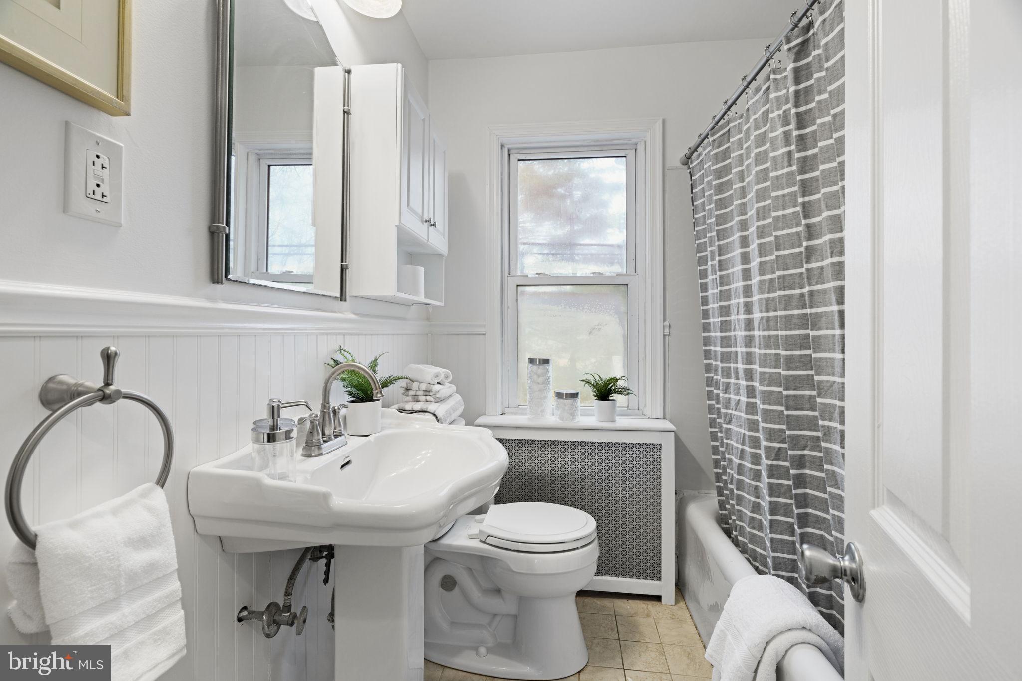 540 COUNTRY CLUB LANE