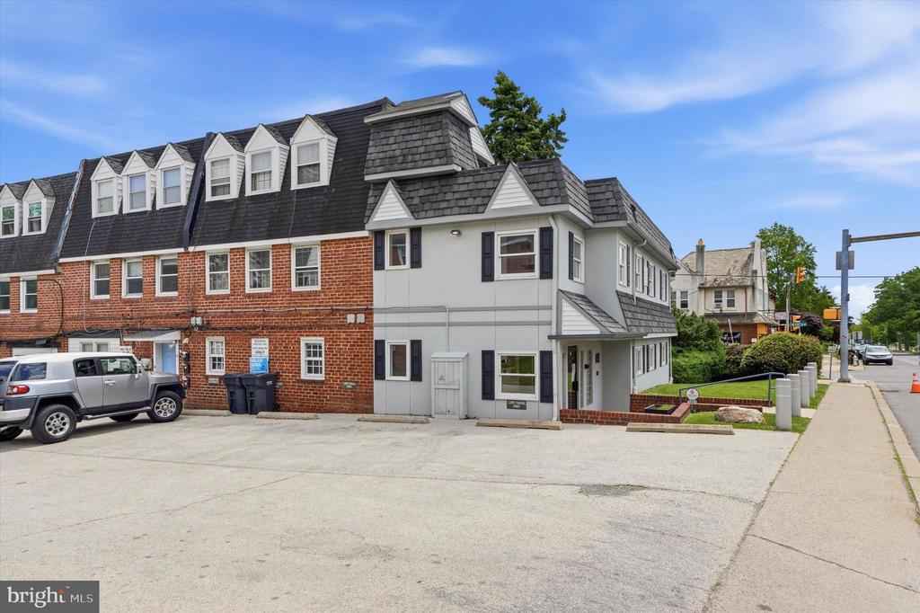 1001 E DARBY ROAD FIRST FLOOR UNIT A