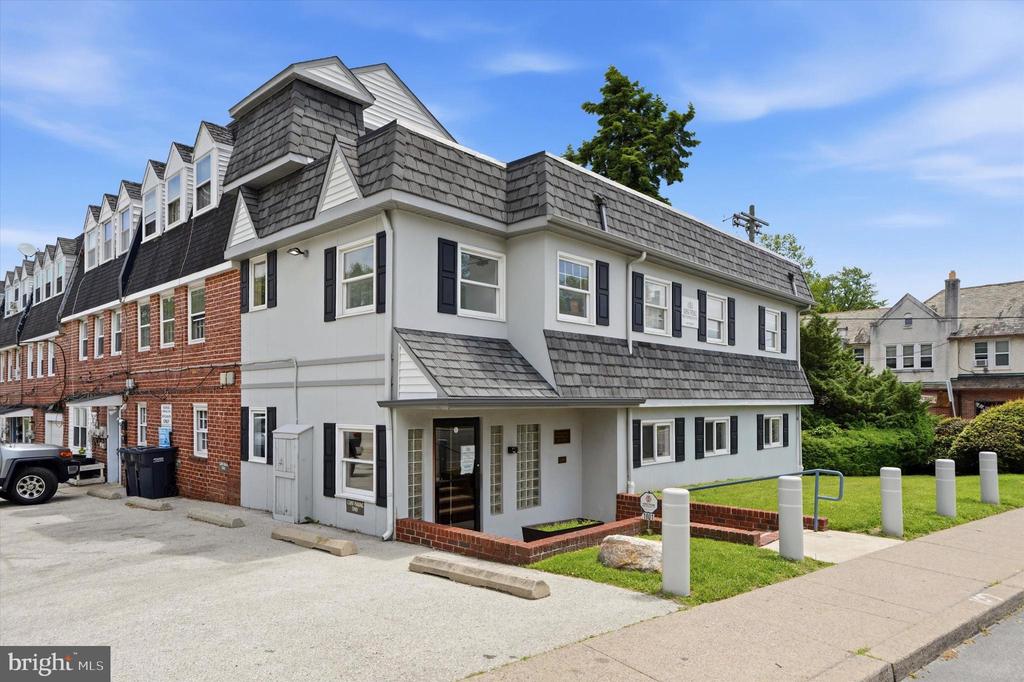 1001 E DARBY ROAD FIRST FLOOR UNIT A