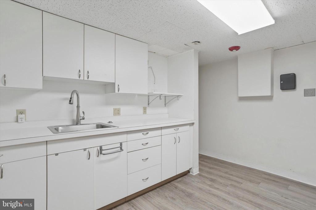 1001 E DARBY ROAD FIRST FLOOR UNIT A