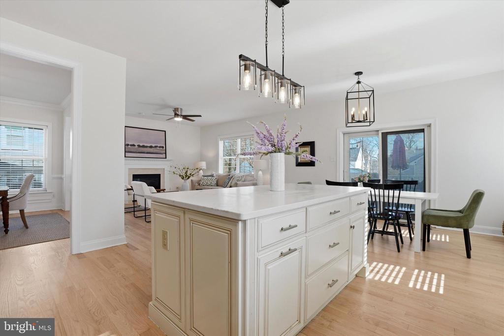 15 E MERCER AVENUE