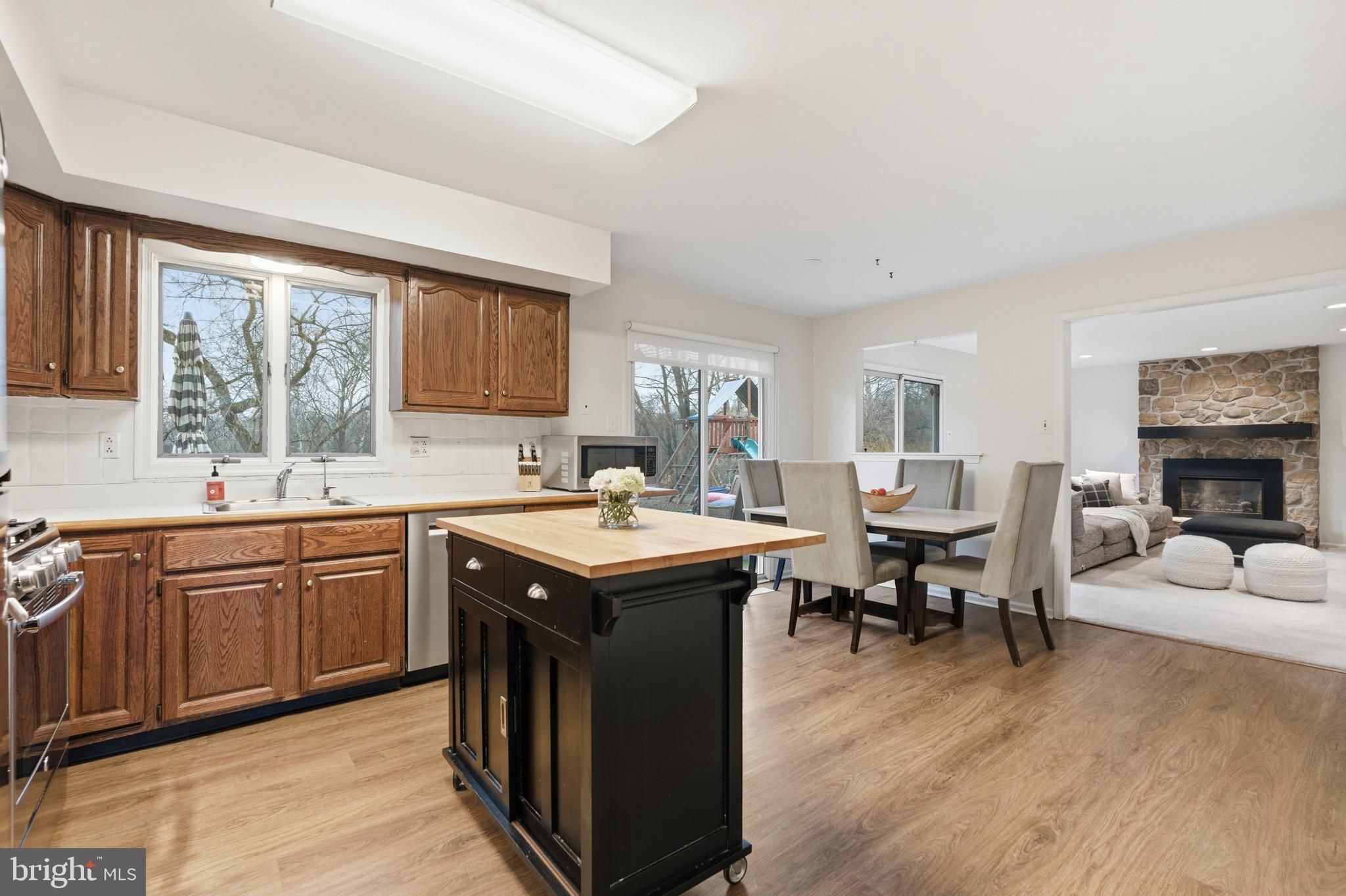 305 COUNTRYVIEW DRIVE