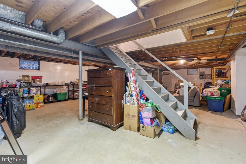 305 COUNTRYVIEW DRIVE