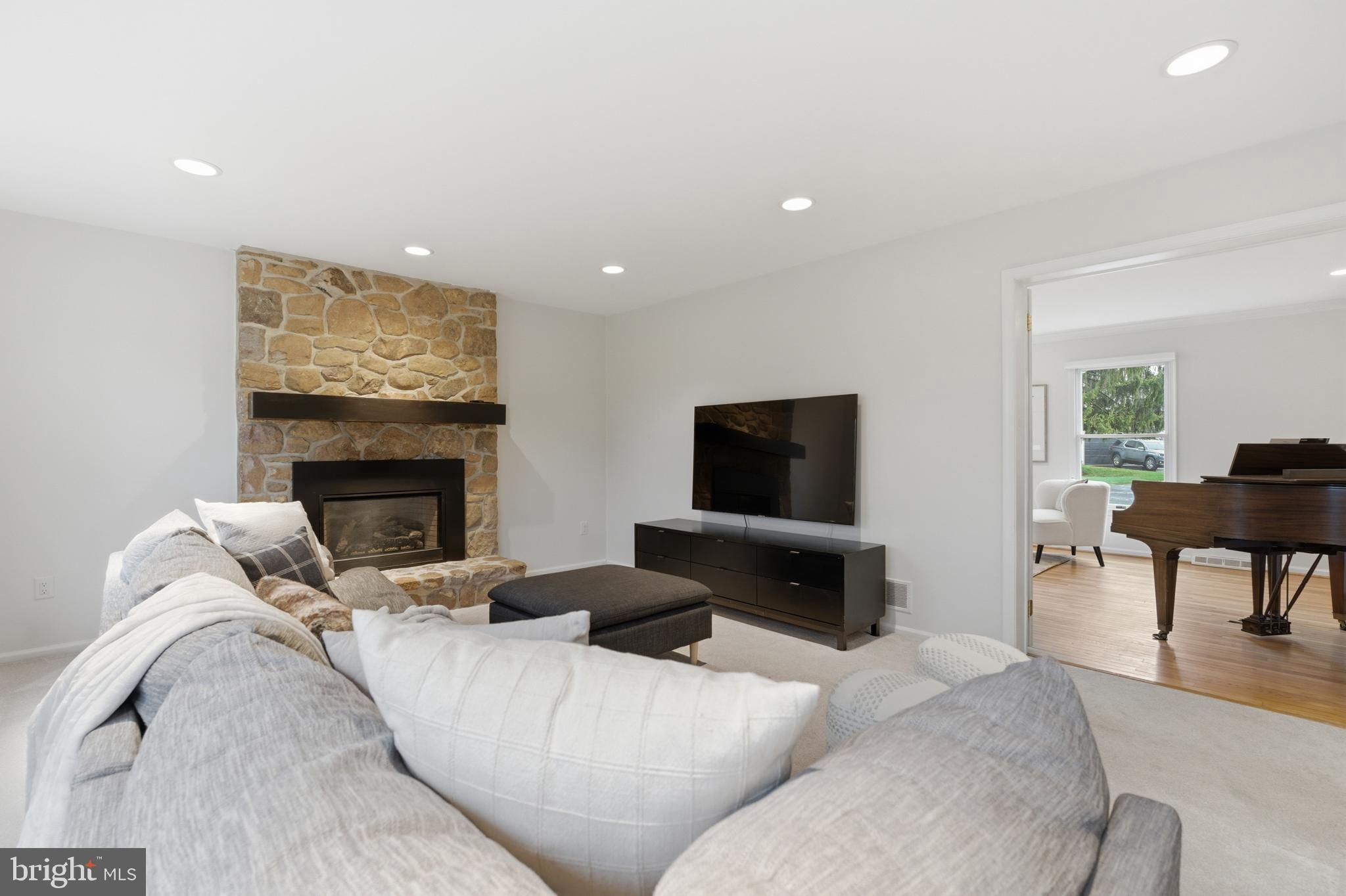 305 COUNTRYVIEW DRIVE