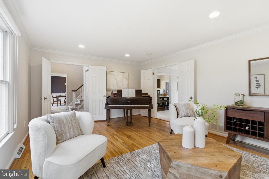 305 COUNTRYVIEW DRIVE