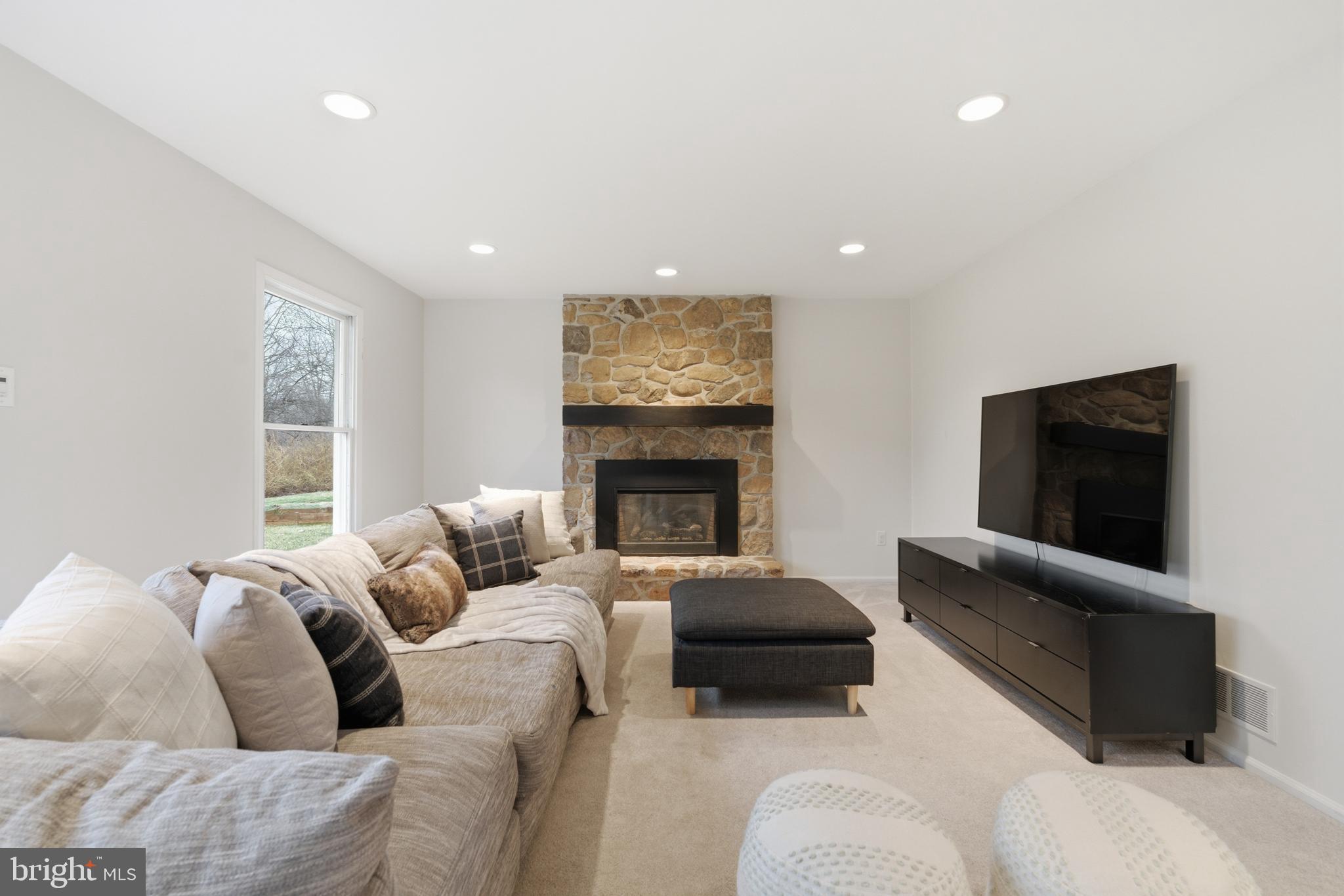 305 COUNTRYVIEW DRIVE