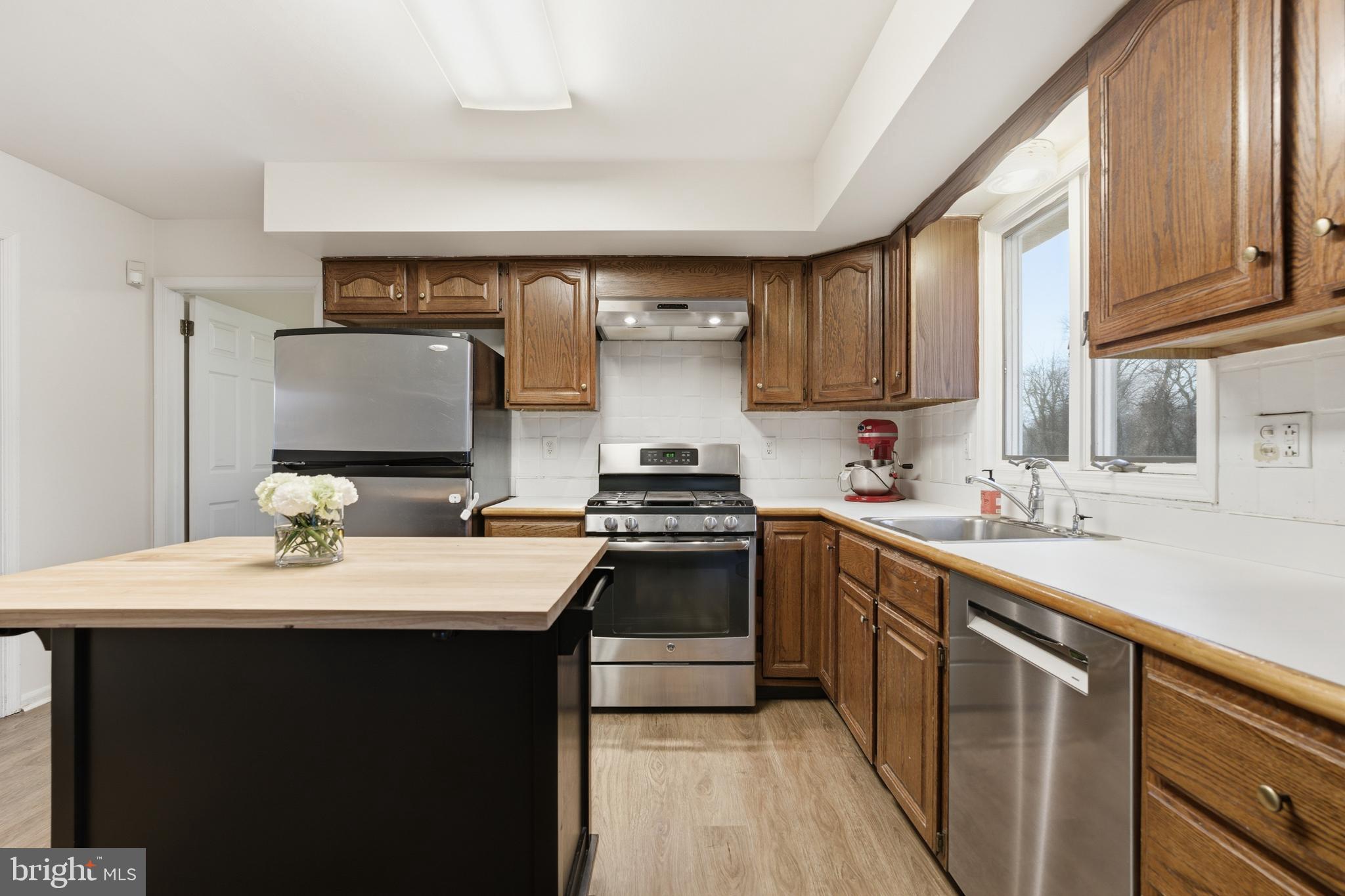 305 COUNTRYVIEW DRIVE