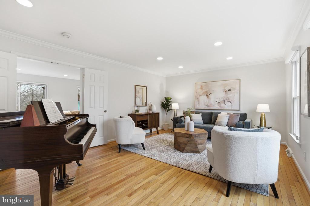 305 COUNTRYVIEW DRIVE