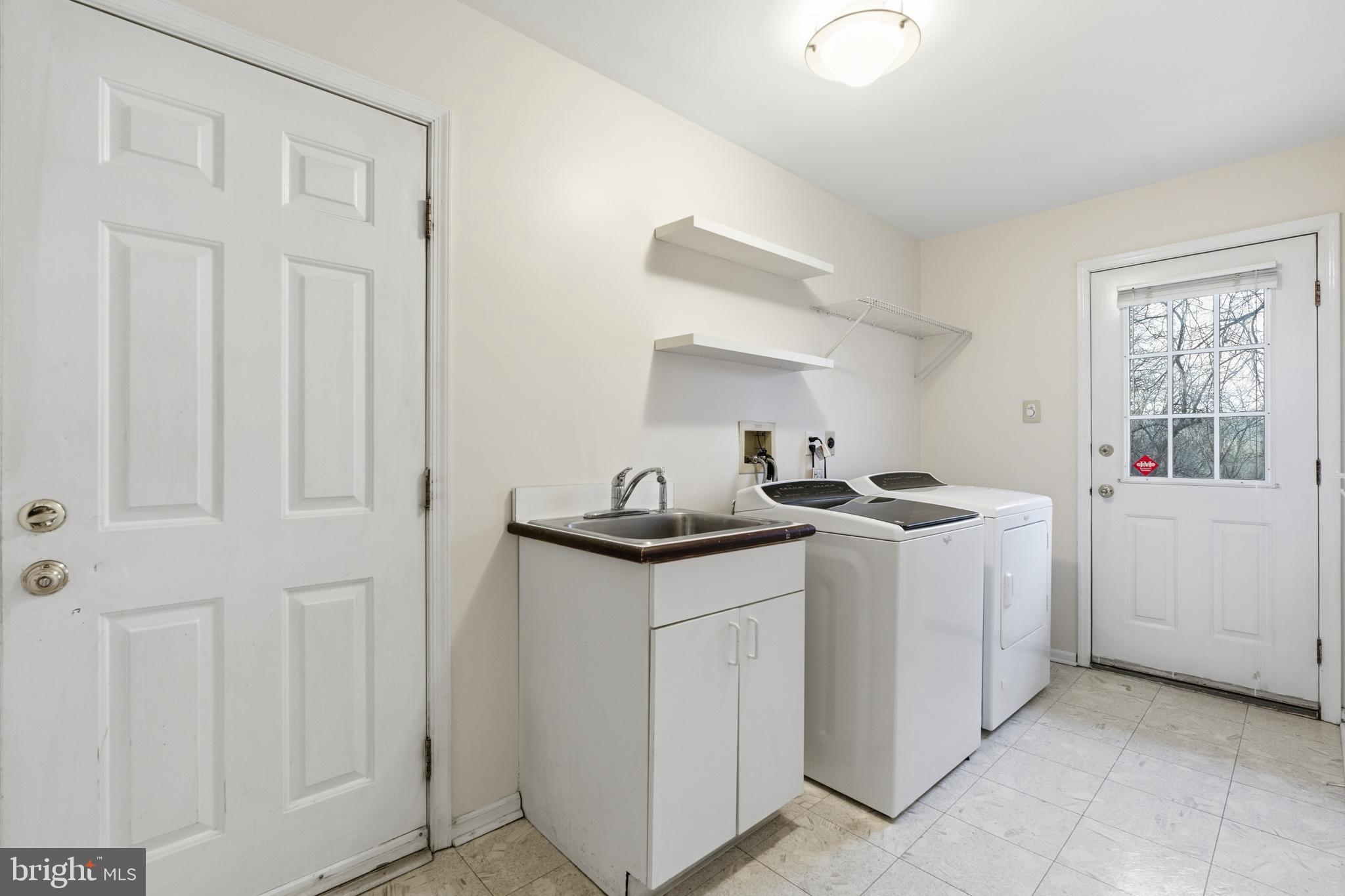 305 COUNTRYVIEW DRIVE