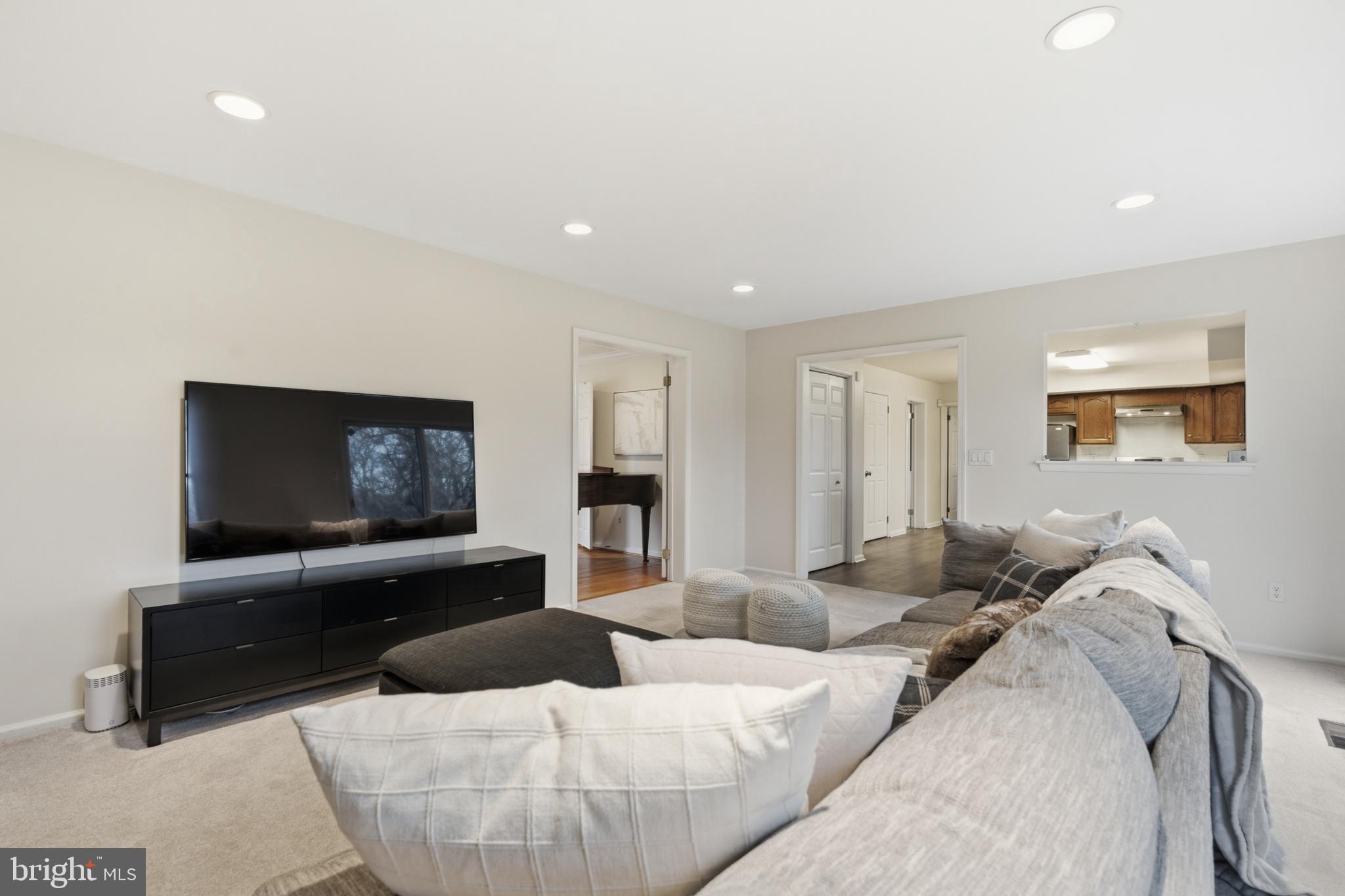 305 COUNTRYVIEW DRIVE