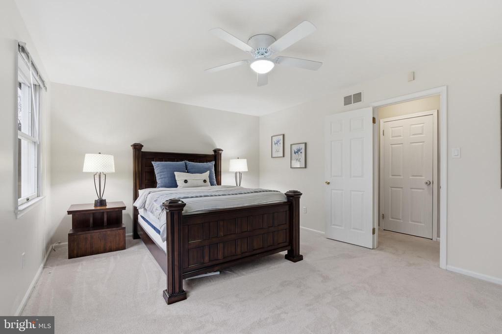 305 COUNTRYVIEW DRIVE