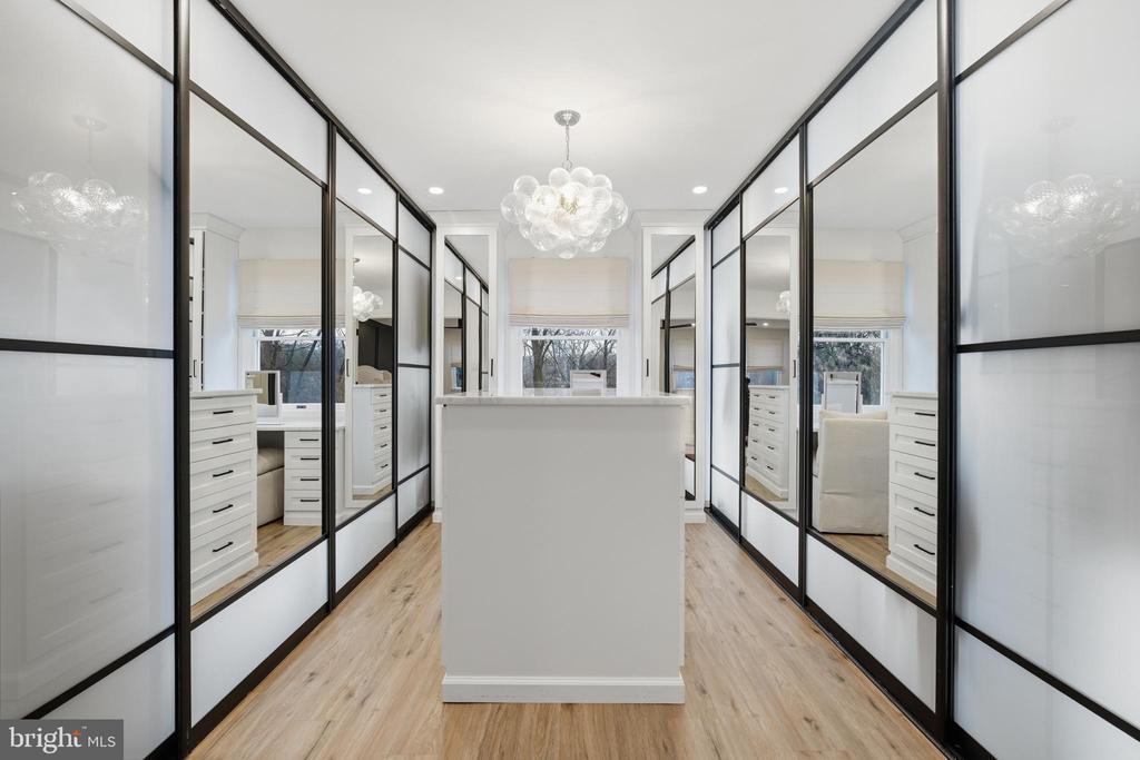 305 COUNTRYVIEW DRIVE