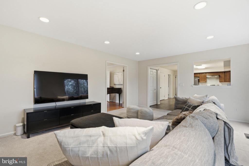 305 COUNTRYVIEW DRIVE