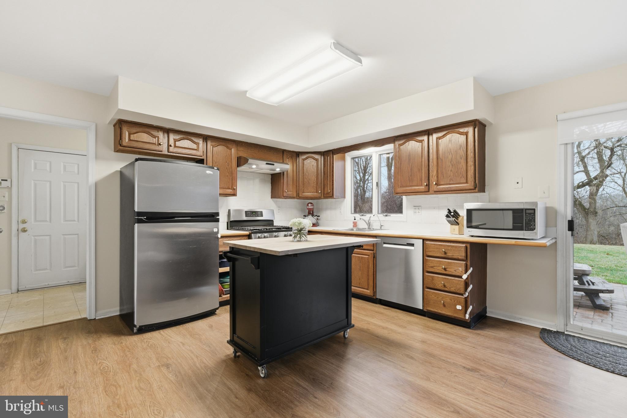 305 COUNTRYVIEW DRIVE