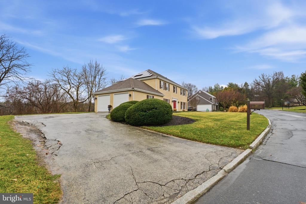305 COUNTRYVIEW DRIVE