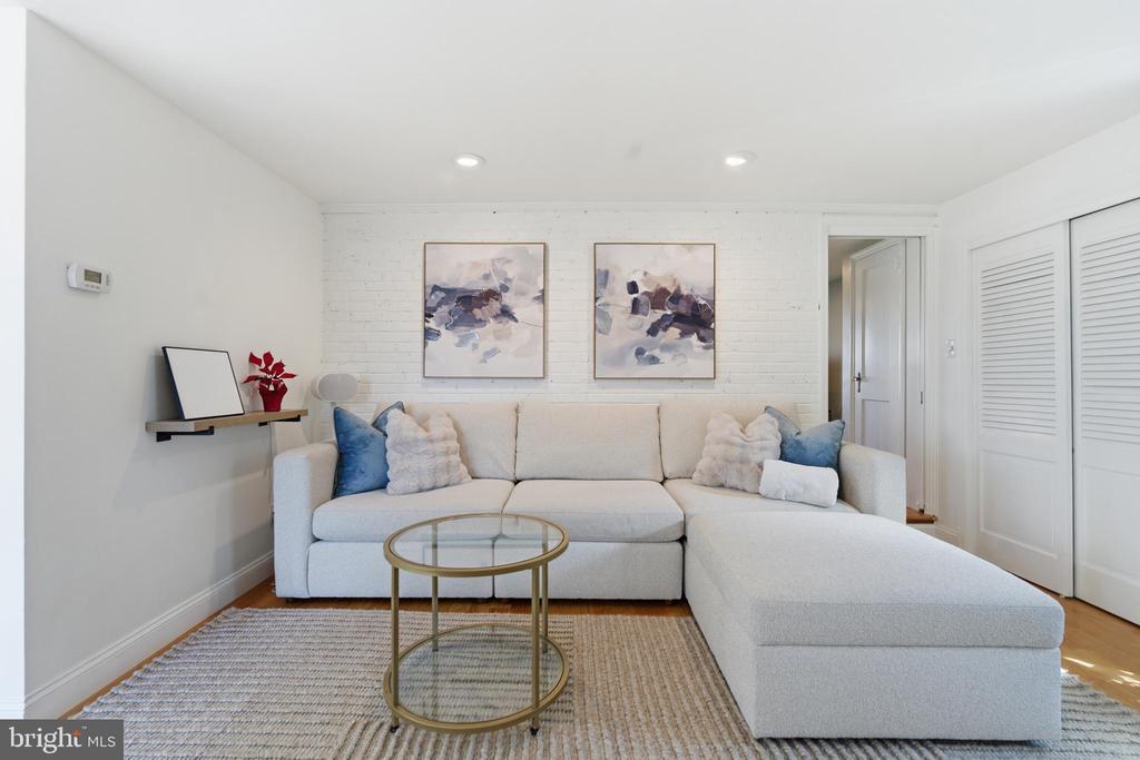 402 TWIN OAKS DRIVE