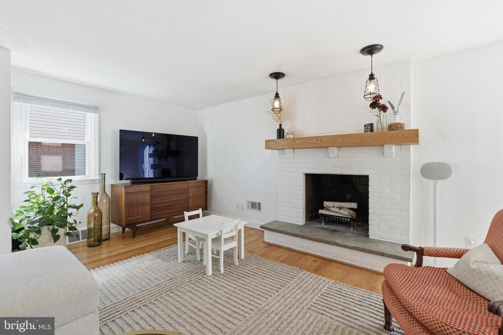 402 TWIN OAKS DRIVE
