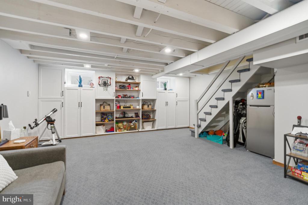 402 TWIN OAKS DRIVE