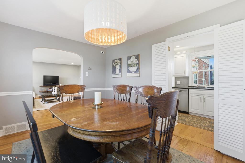 402 TWIN OAKS DRIVE