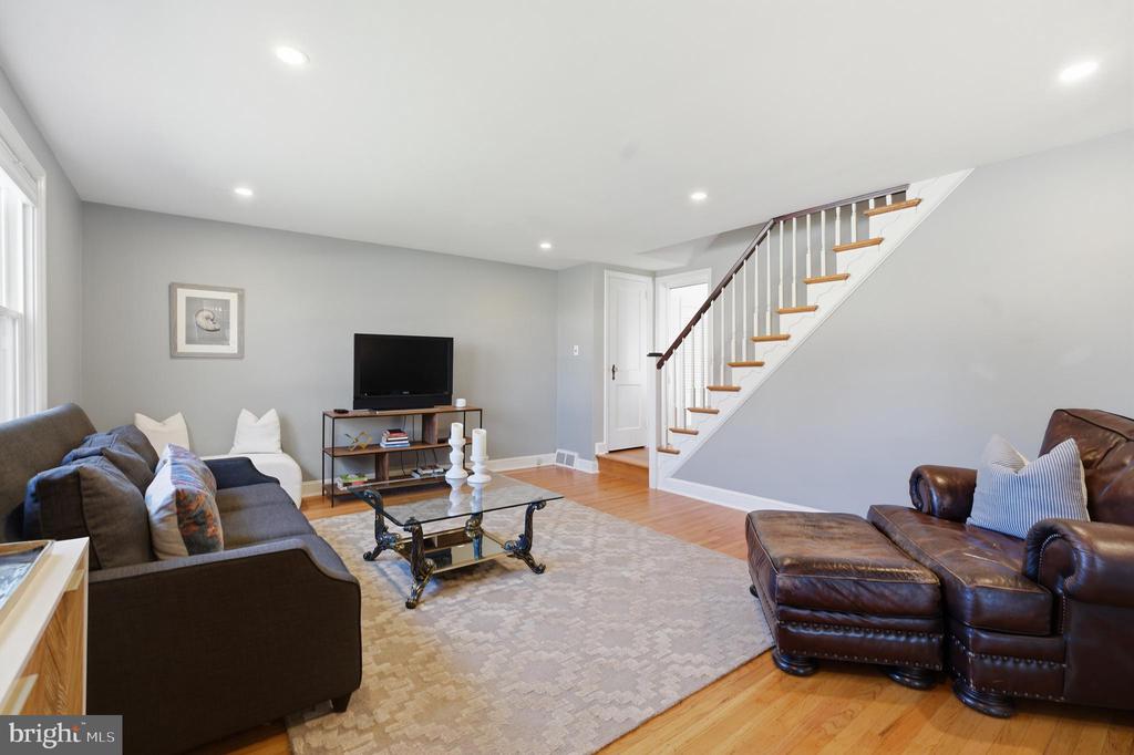 402 TWIN OAKS DRIVE