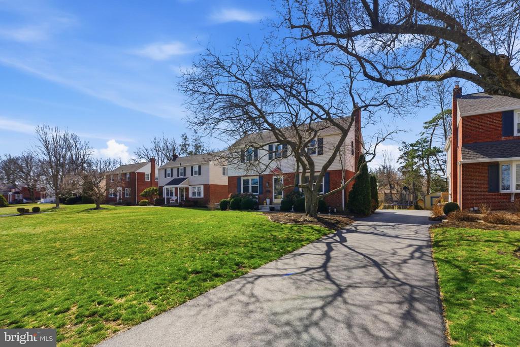 402 TWIN OAKS DRIVE