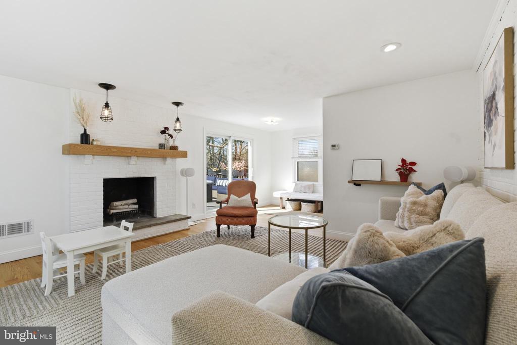 402 TWIN OAKS DRIVE