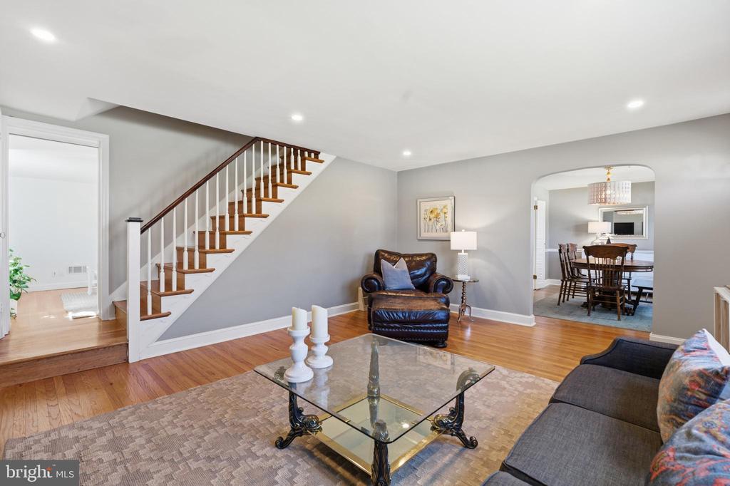 402 TWIN OAKS DRIVE