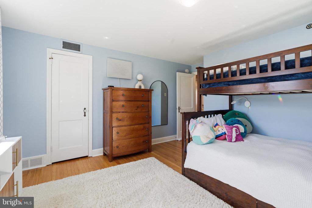 402 TWIN OAKS DRIVE