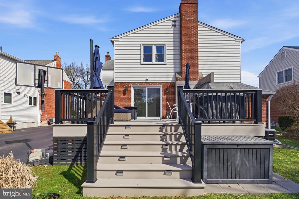 402 TWIN OAKS DRIVE