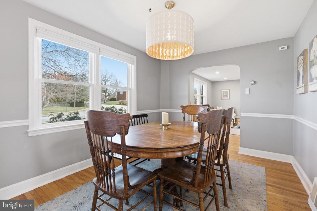402 TWIN OAKS DRIVE