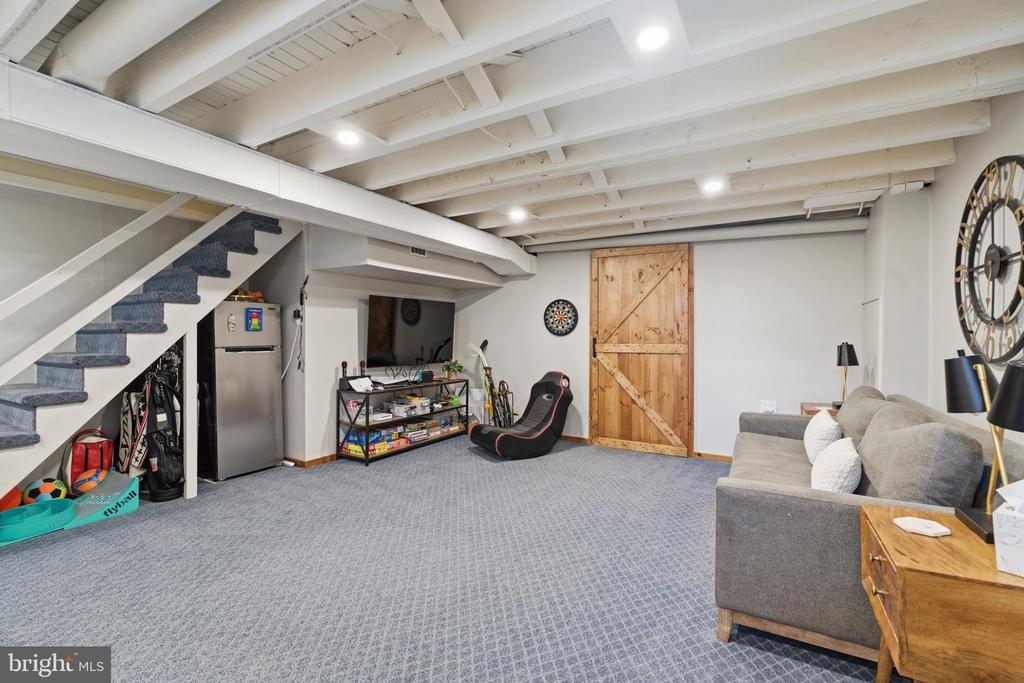 402 TWIN OAKS DRIVE