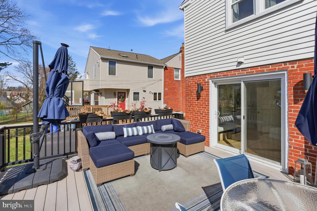 402 TWIN OAKS DRIVE
