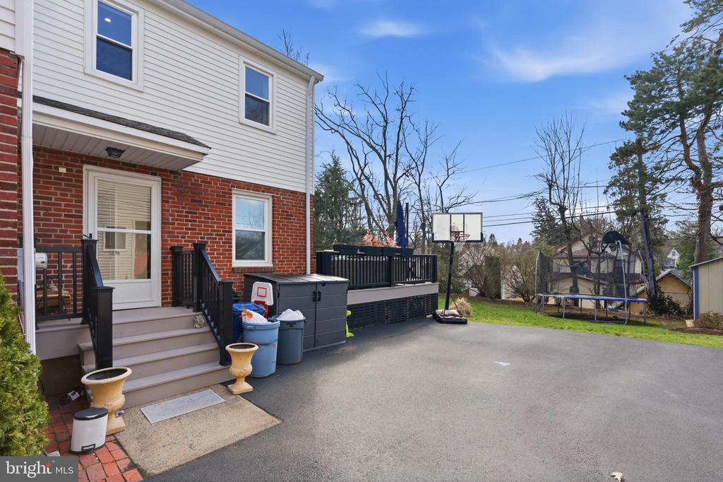 402 TWIN OAKS DRIVE