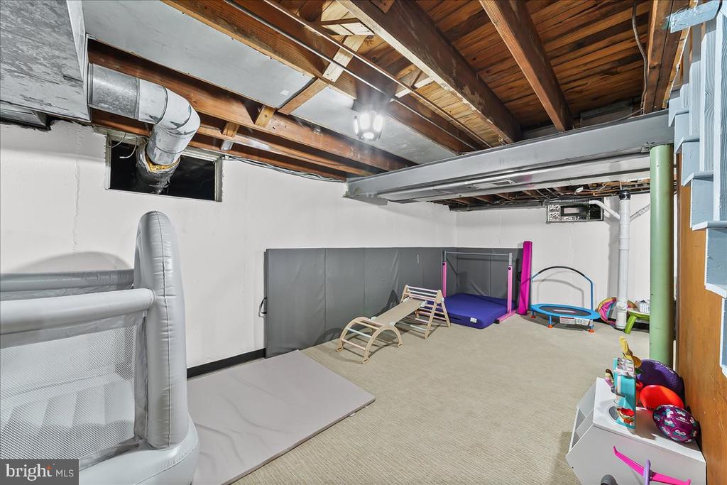 208 2ND AVENUE