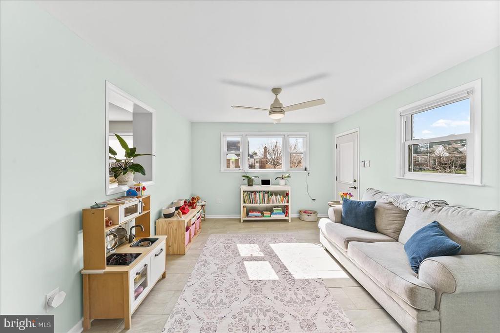 208 2ND AVENUE