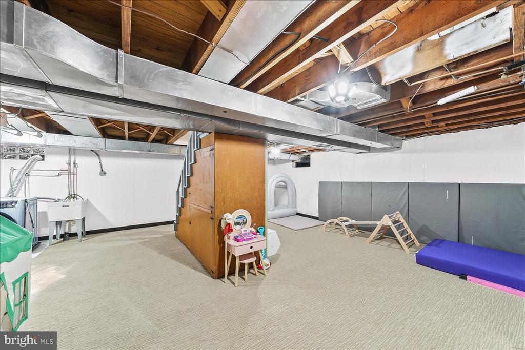 208 2ND AVENUE