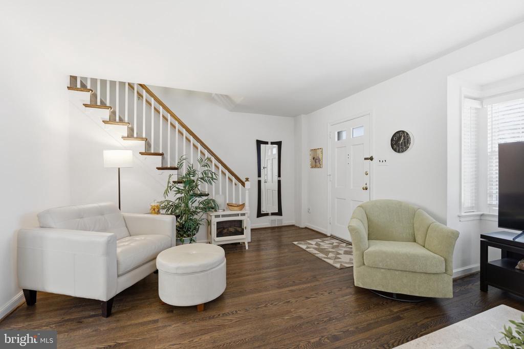 417 HASTINGS AVENUE