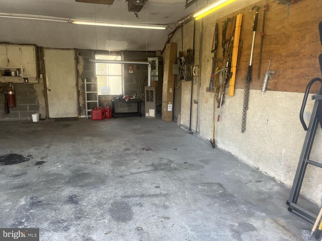 405 E WOODLAND AVENUE