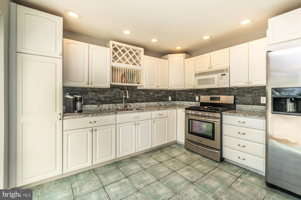 405 E WOODLAND AVENUE