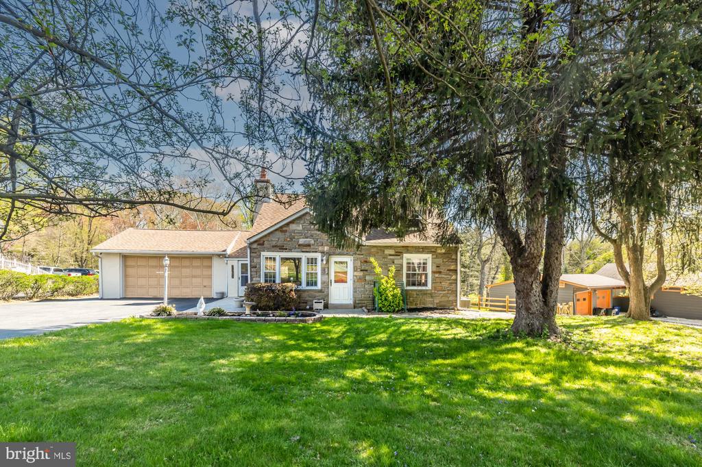 405 E WOODLAND AVENUE