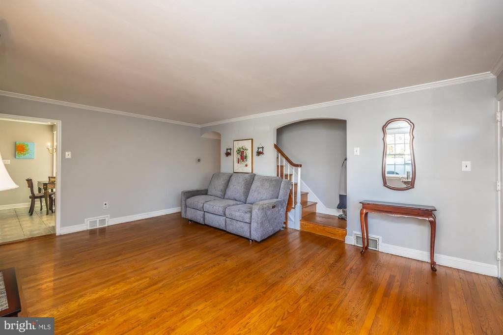 405 E WOODLAND AVENUE
