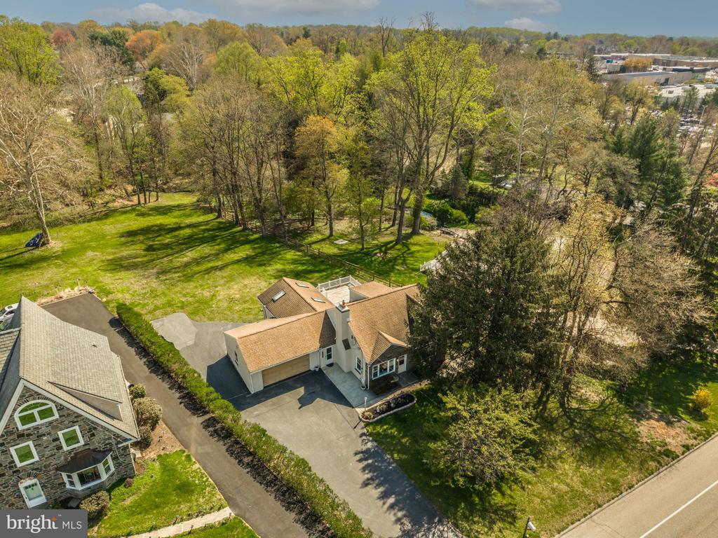 405 E WOODLAND AVENUE