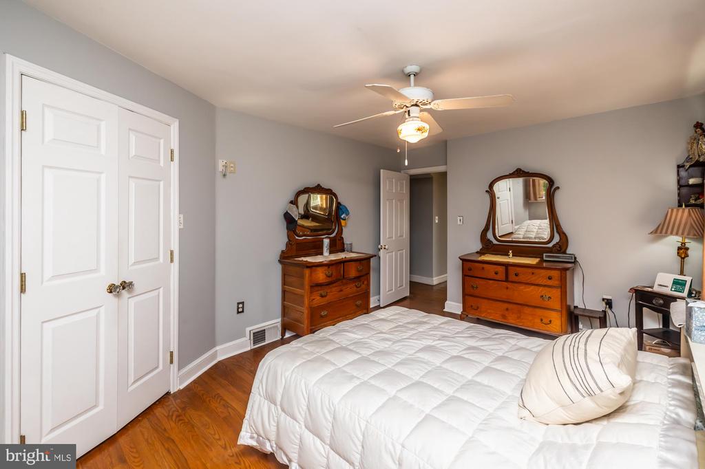 405 E WOODLAND AVENUE