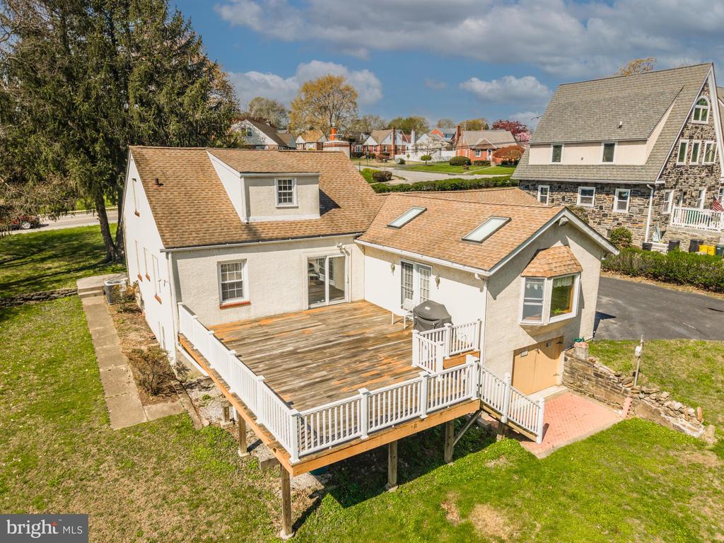 405 E WOODLAND AVENUE