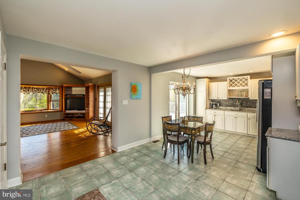 405 E WOODLAND AVENUE