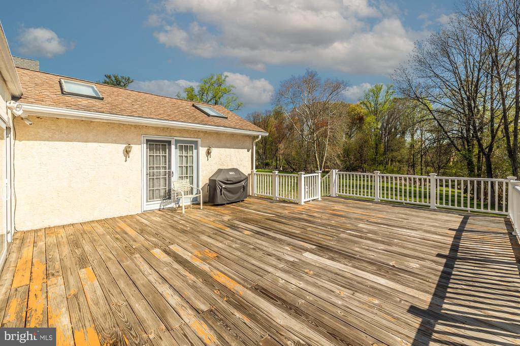 405 E WOODLAND AVENUE