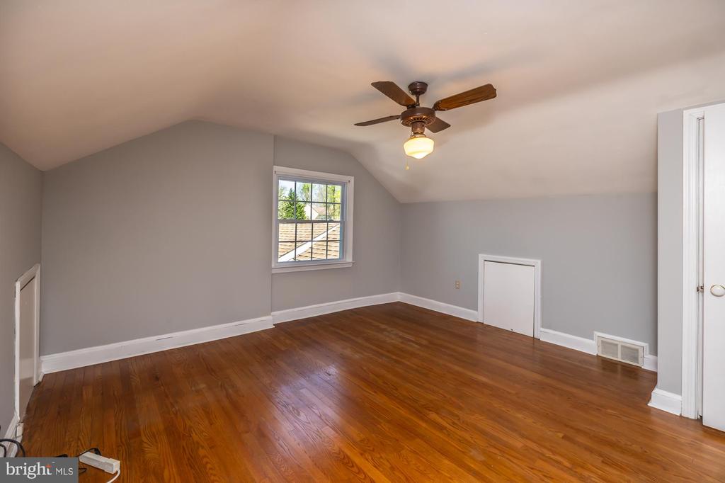 405 E WOODLAND AVENUE