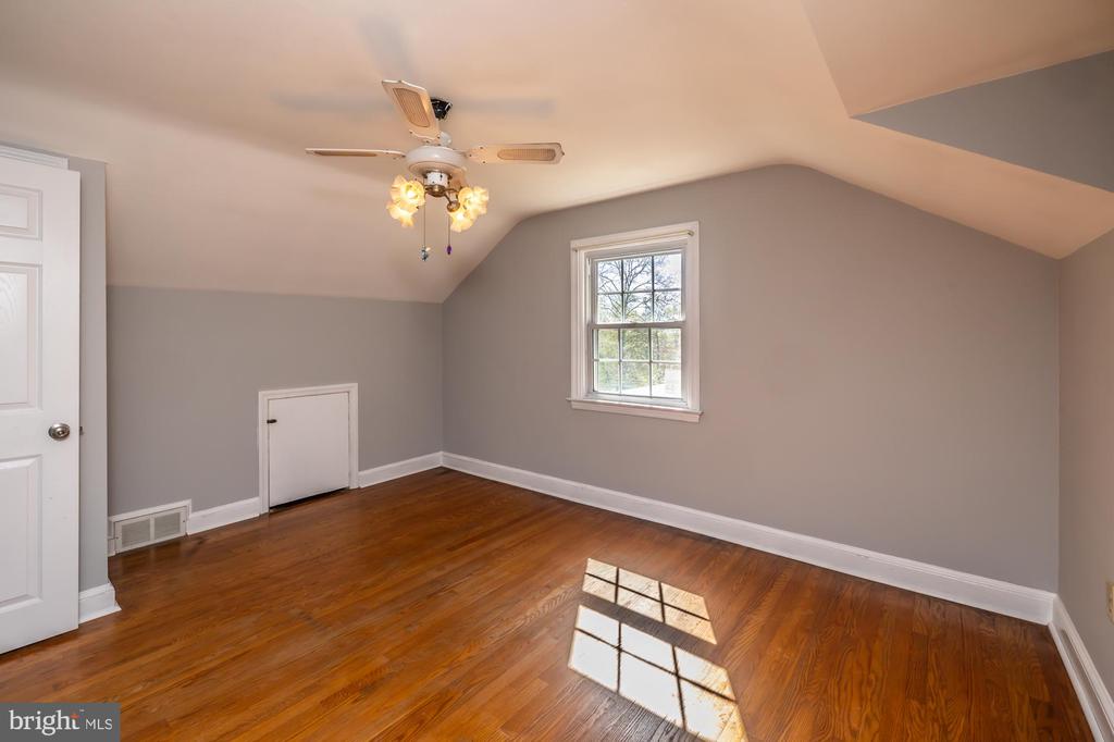 405 E WOODLAND AVENUE