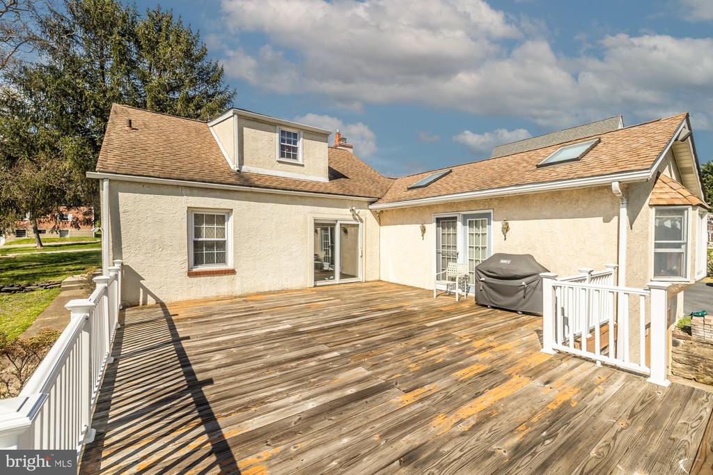 405 E WOODLAND AVENUE